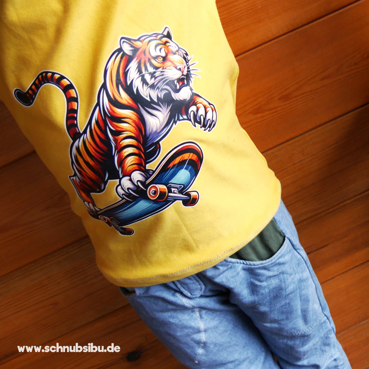Bügelbild Tiger auf Skateboard